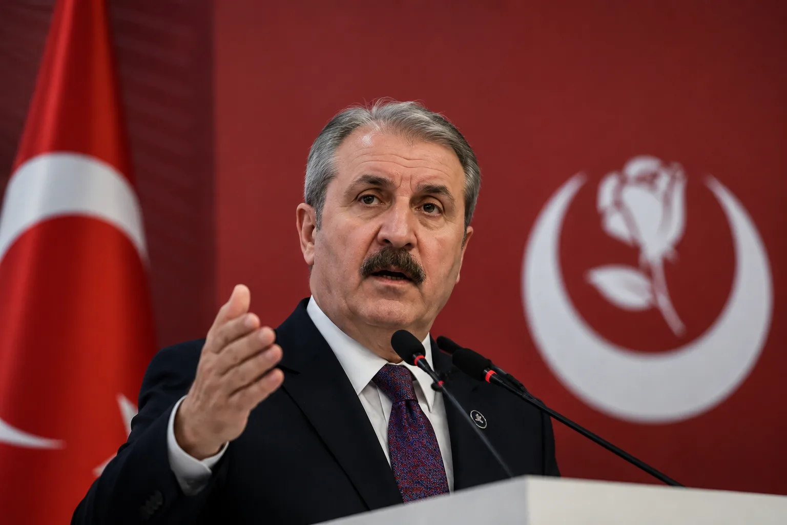 BBP Lideri Destici’den Dikkat Çeken Çıkış: Emekliye 10 Bin TL İkramiye Çağrısı